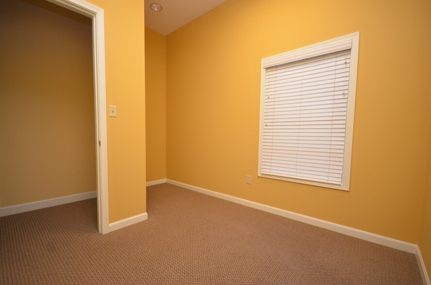 More Photos Of 10 Northwest Ave, Tallmadge Office For Sale