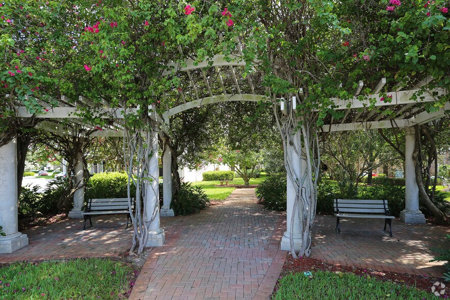 More Photos Of 2000 PGA Blvd, Palm Beach Gardens Storefront Retail Office For Lease