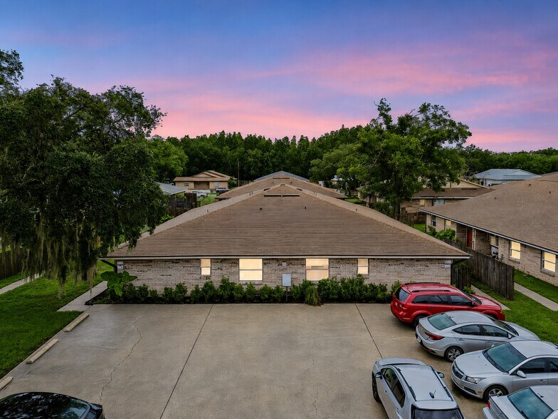 More Photos Of 3132 Bloomingdale Villas Ct, Brandon Apartments For Sale