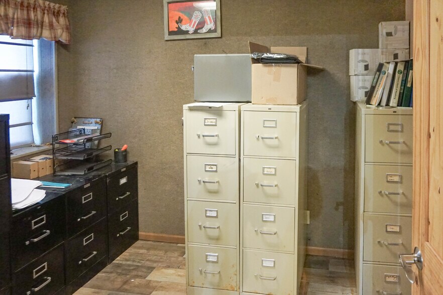 More Photos Of 11227 Twitty Dr, Rolla Industrial For Sale