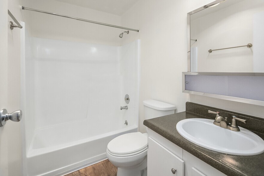 More Photos Of 23006 30th Ave S, Des Moines Apartments For Sale