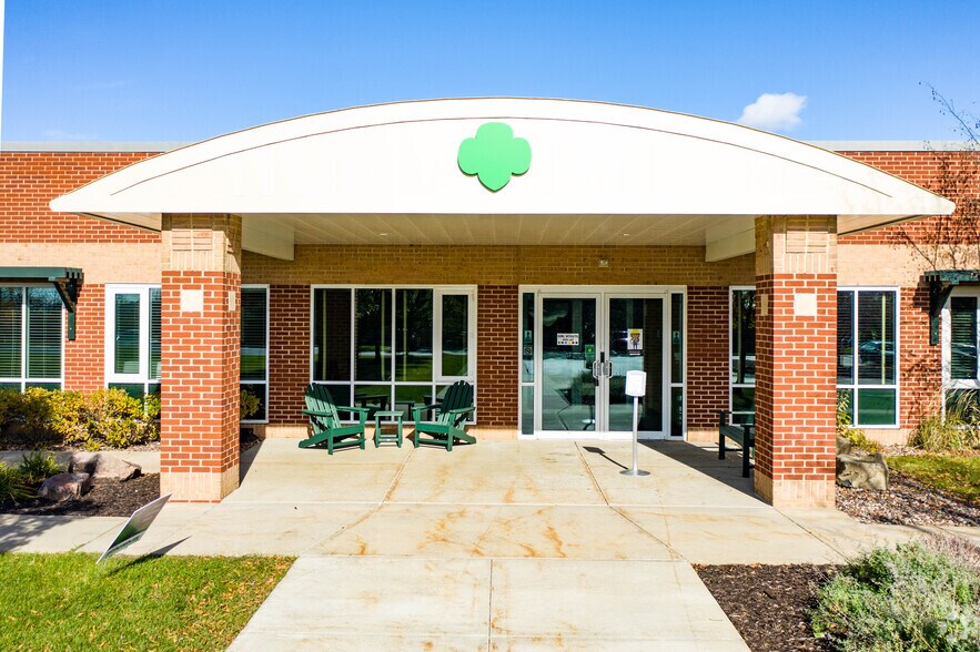 More Photos Of 4801 S Biltmore Ln, Madison Office For Sale