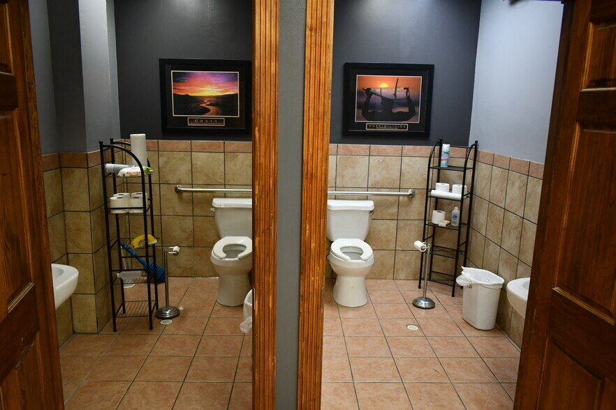 More Photos Of 2620 W Tidwell Rd, Houston Warehouse For Lease