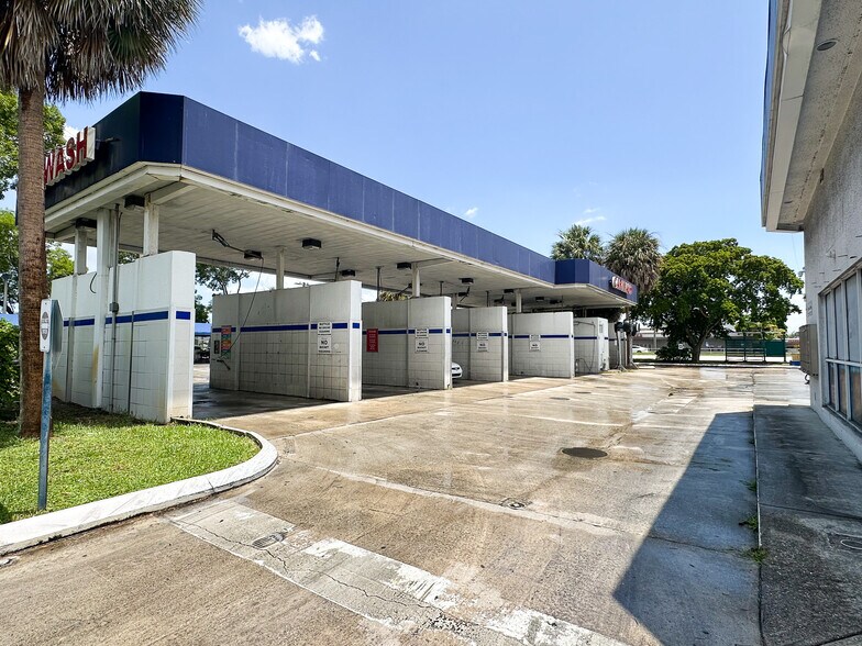 More Photos Of 7841-7899 Pines Blvd, Pembroke Pines Supermarket For Sale