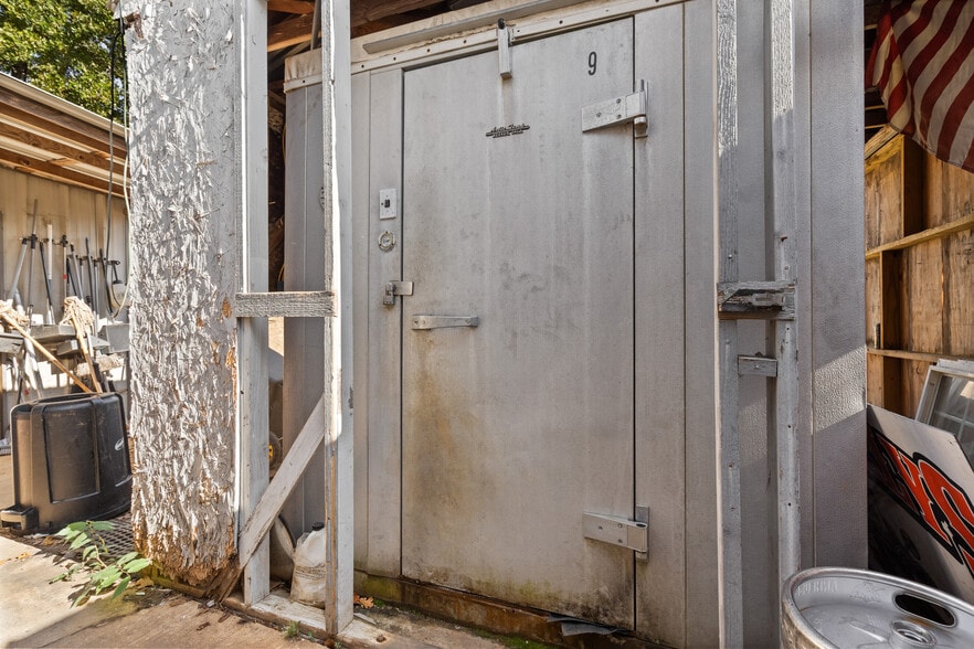 More Photos Of 3133 Chickasaw Trl, Sulphur Restaurant For Sale