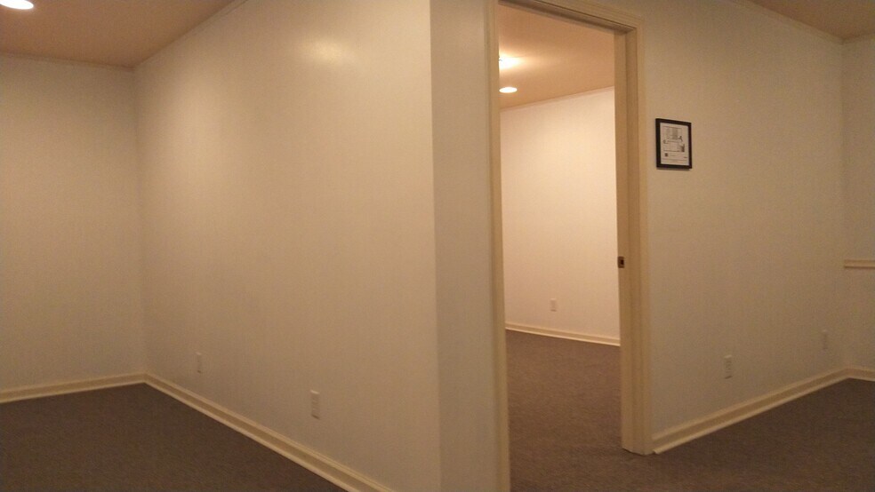 More Photos Of 34 W Main St, Hamlet Office For Lease