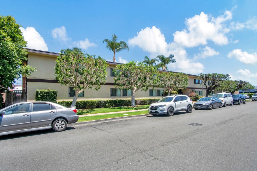 More Photos Of 415 E 2nd St, Tustin Apartments For Sale