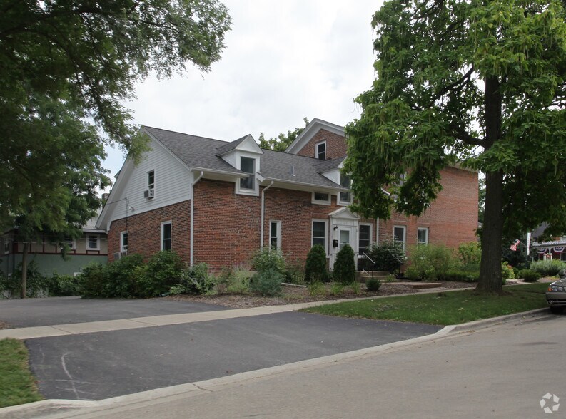 More Photos Of 522 W Main St, St Charles Office For Lease