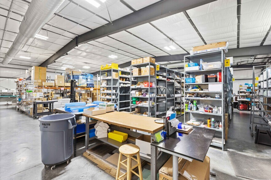 More Photos Of 220 Ibis St, Webster Showroom For Lease