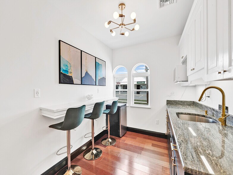 More Photos Of 2041 Park St, Atlantic Beach Loft Creative Space For Lease