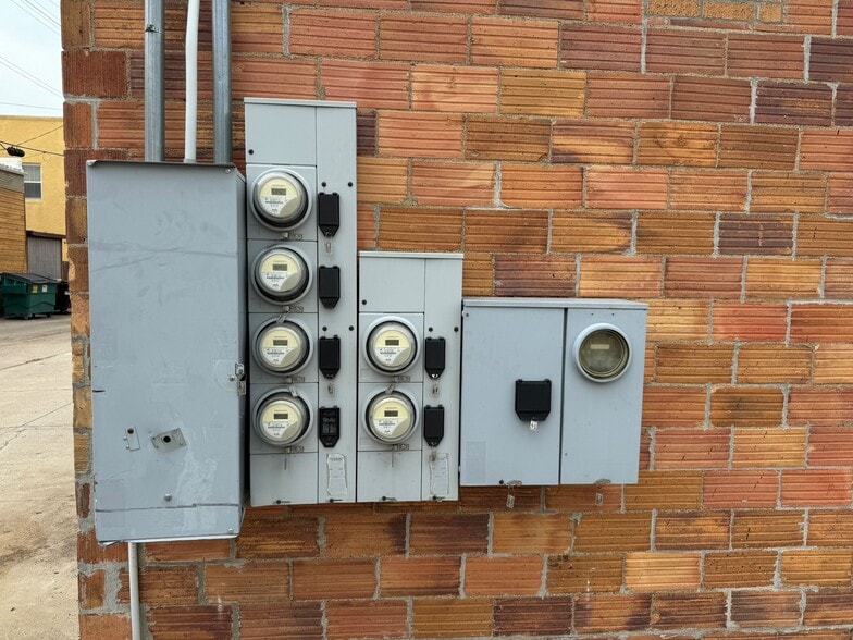 More Photos Of 112 NW 2nd Ave, Mandan Storefront Retail Residential For Sale