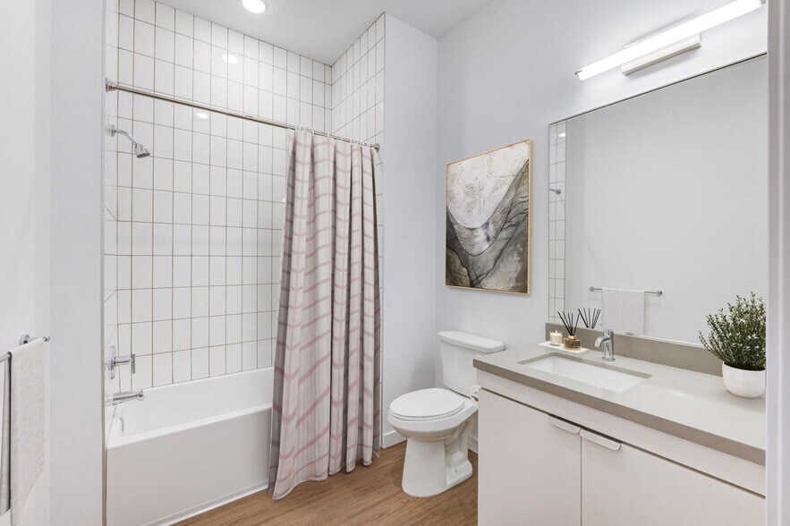 More Photos Of 107 S Hewitt St, Los Angeles Apartments For Lease