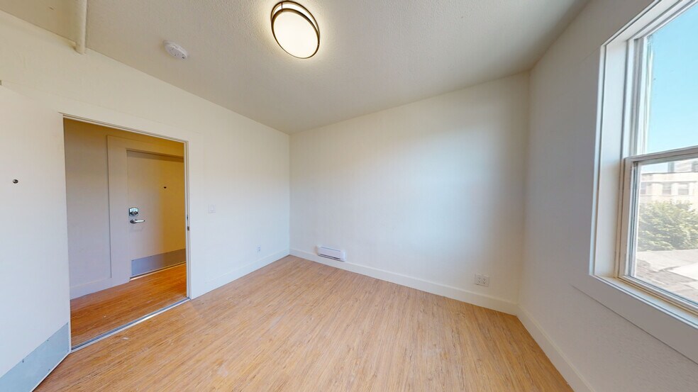 More Photos Of 2327-2329 San Pablo Ave, Oakland Apartments For Lease