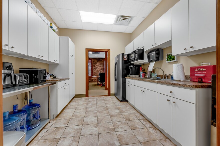 More Photos Of 6-10 Canyon Rd, Morgantown Loft Creative Space For Sale