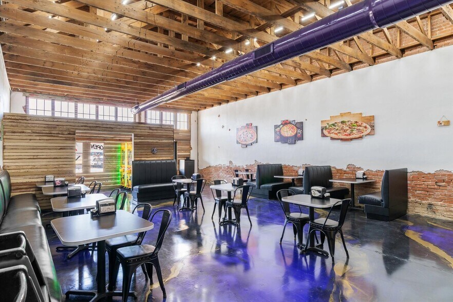 More Photos Of 111 NE Front St, Edgewood Storefront For Sale