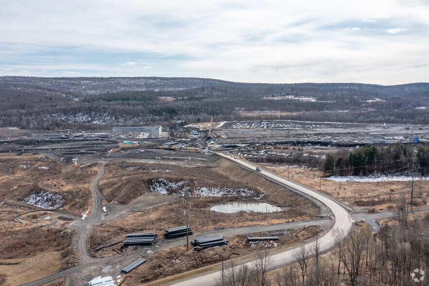 More Photos Of 301 Dziak Dr, Nanticoke Distribution For Lease