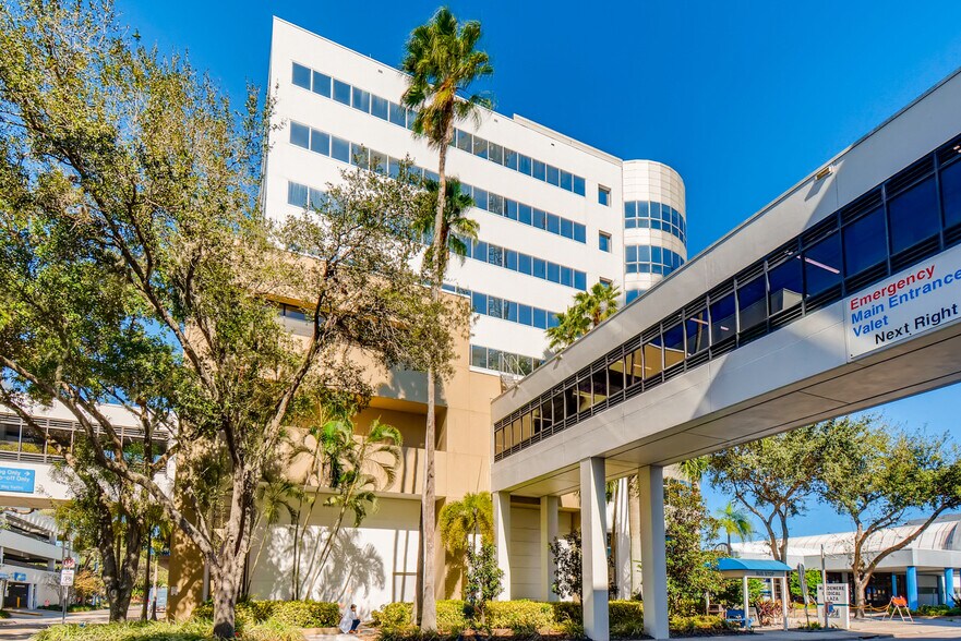 More Photos Of 1921 Waldemere St, Sarasota Medical For Lease