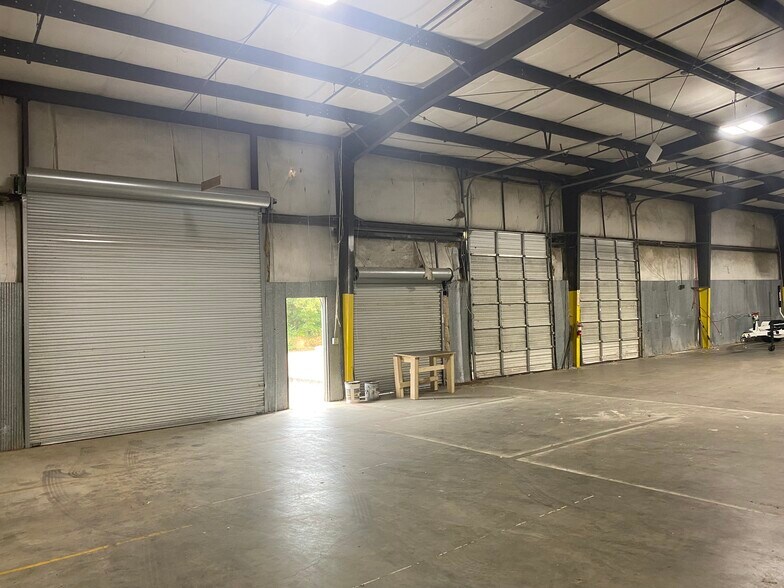 More Photos Of 5115 Old Greenville Hwy, Liberty Warehouse For Lease