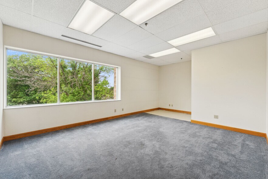 More Photos Of 4388 Shoreline Dr, Spring Park Storefront Retail Office For Sale