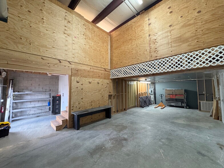 More Photos Of 1547-1561 SE South Niemeyer Cir, Port Saint Lucie Warehouse For Lease