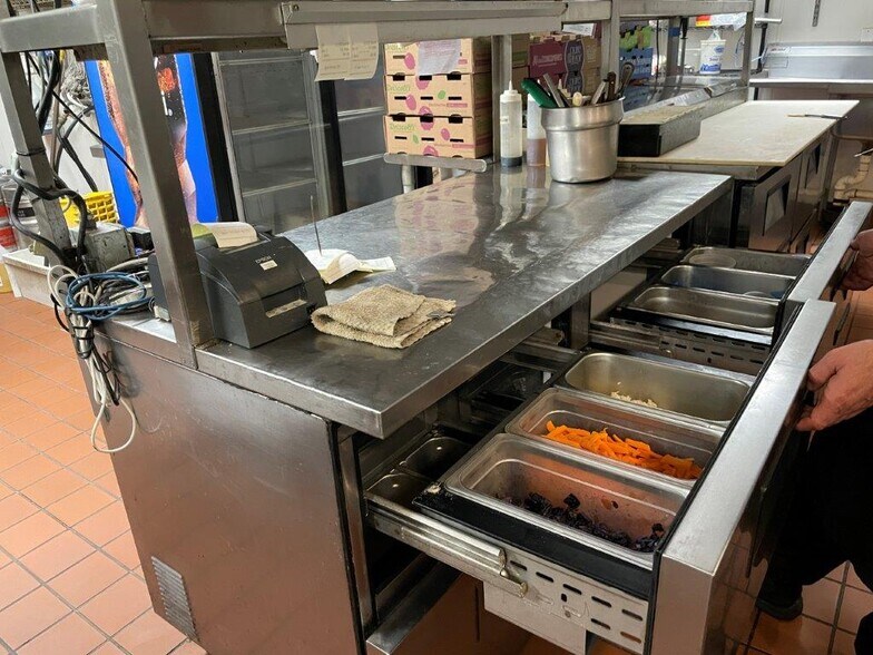 More Photos Of 828 Federal Rd, Brookfield Office For Lease