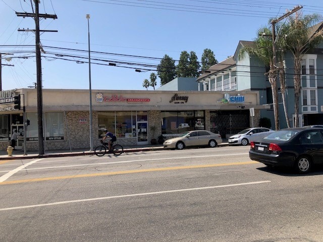 More Photos Of 11700-11704 Moorpark St, Studio City Storefront For Lease