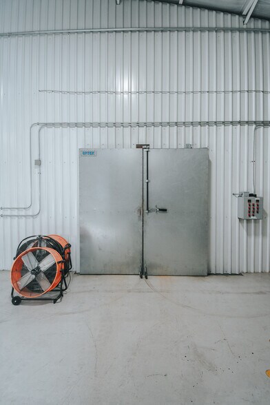 More Photos Of 13102 N Navarro St, Victoria Flex For Lease