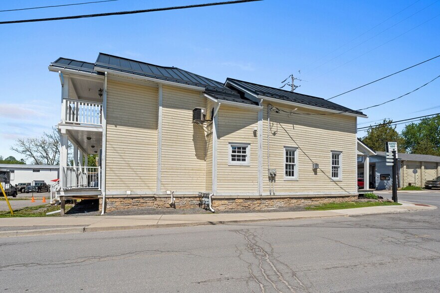 More Photos Of 5550 Manotick Main St, Ottawa Office Residential For Sale
