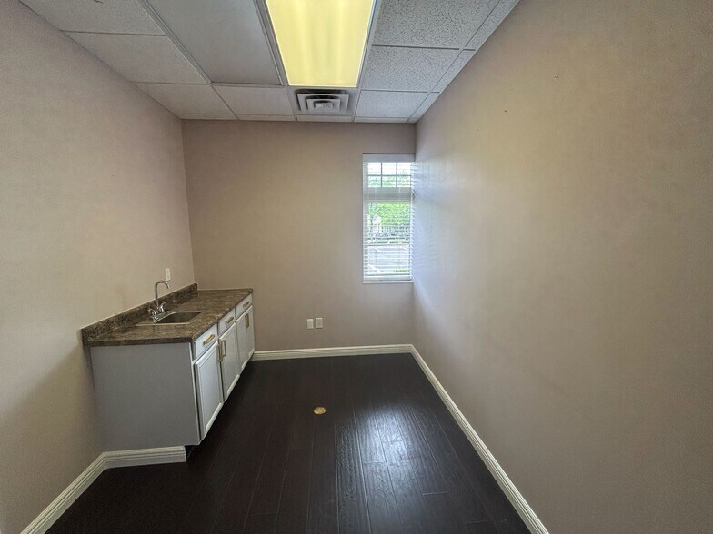 More Photos Of 440 Beecher Rd, Columbus Medical For Sale
