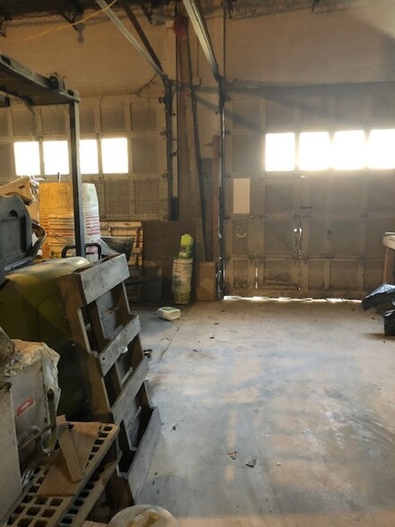 More Photos Of 84 Dawn Ave, Pittsburgh Warehouse For Lease