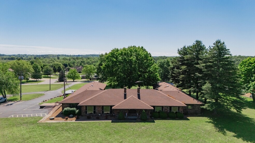 More Photos Of 807 N Briarwood Dr, Bolivar Assisted Living For Sale