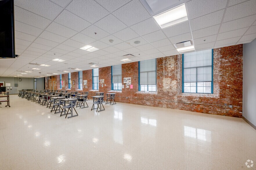 More Photos Of 1082 Davol St, Fall River Apartments For Lease