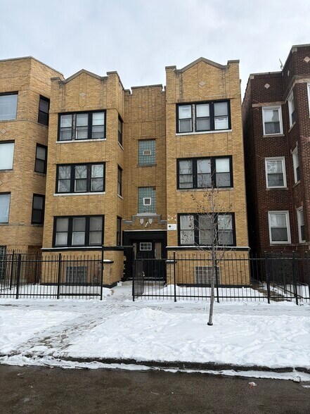 Primary Photo Of 11031 S Vernon Ave, Chicago Multifamily For Sale