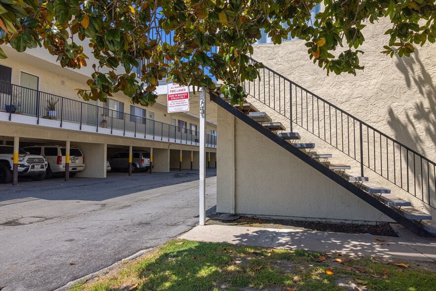 More Photos Of 75 N Hebbron Ave, Salinas Apartments For Sale