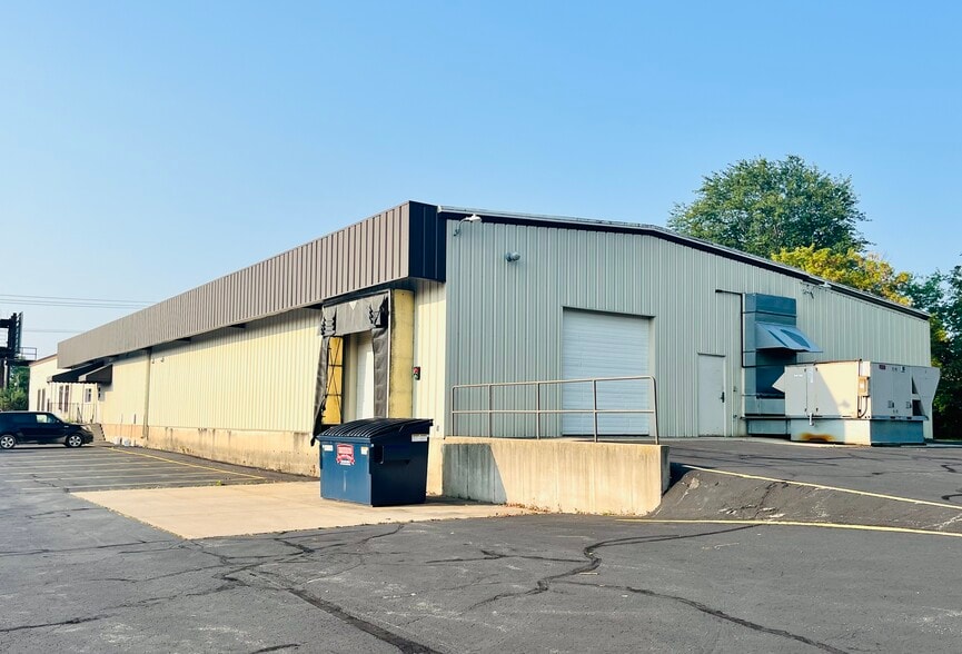 More Photos Of 234 W Northland Ave, Appleton Flex For Sale