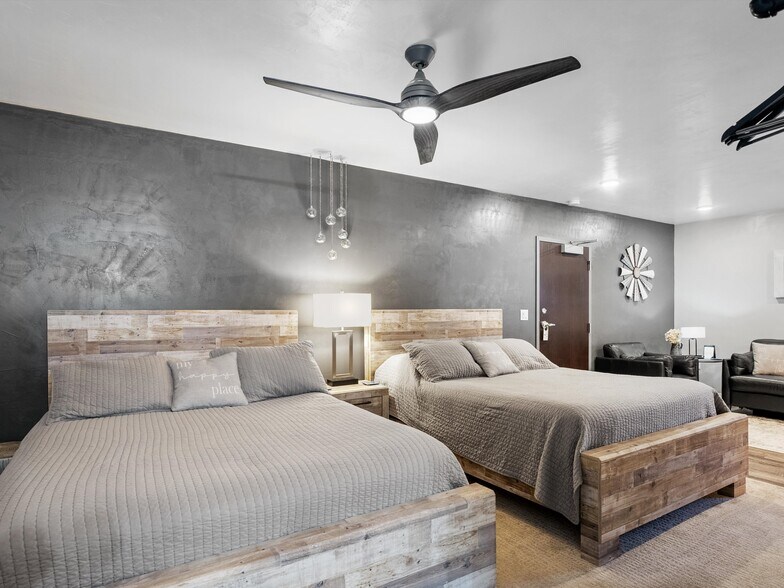 More Photos Of 201 Steele St, Algoma Hotel For Sale