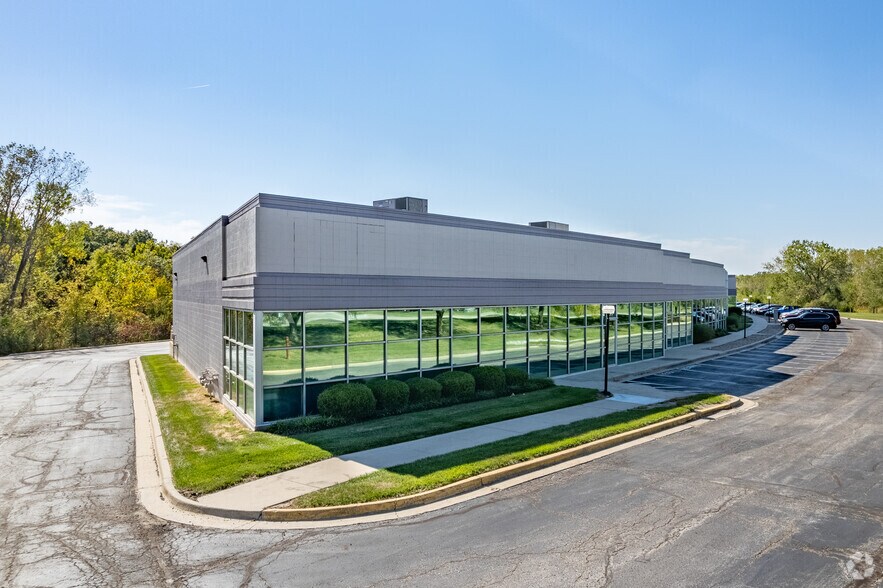More Photos Of 7810-7900 NW 100th St, Kansas City Unknown For Lease