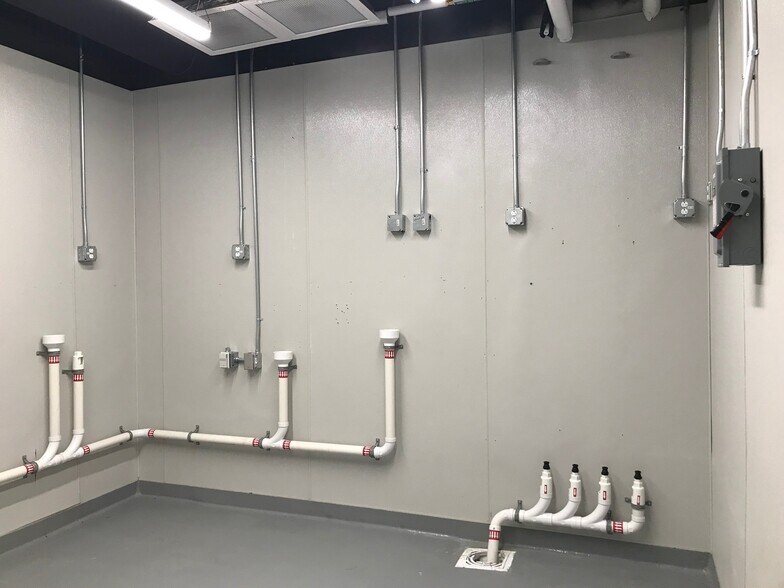 More Photos Of 7912 Cameron Rd, Austin Medical For Lease