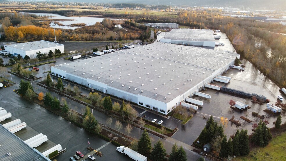 More Photos Of 7820-7832 N Leadbetter Rd, Portland Warehouse For Lease