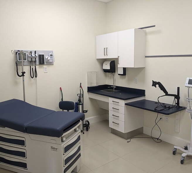 More Photos Of 2839 Carlisle Blvd NE, Albuquerque Freestanding For Sale