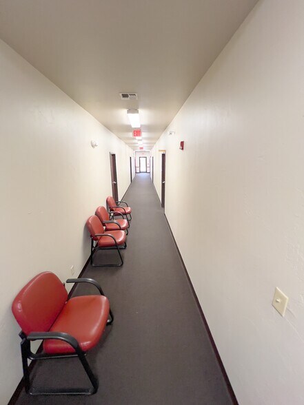 More Photos Of 1015 E Broadway St, Altus Medical For Lease