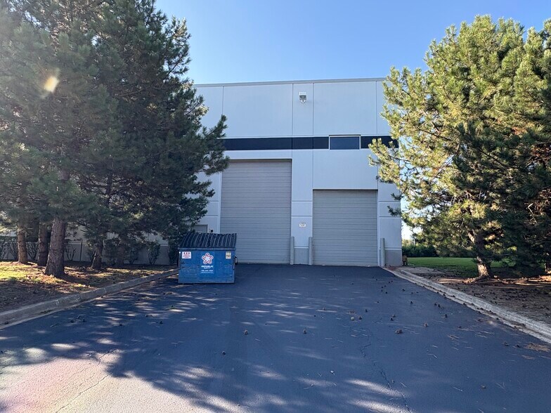 More Photos Of 900 Muirfield Dr, Hanover Park Warehouse For Lease