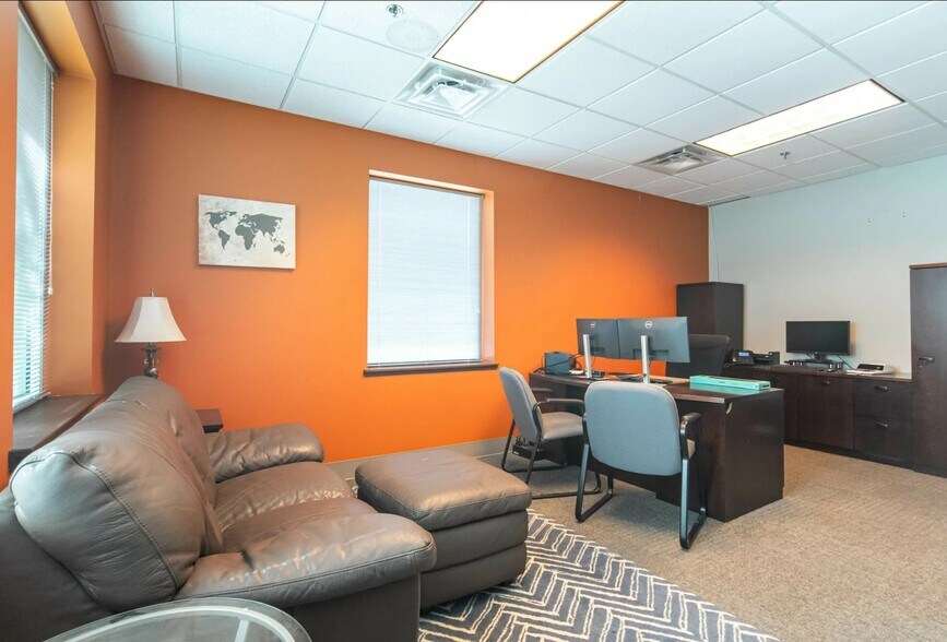 More Photos Of 3770 Dixie Hwy, Waterford Showroom For Sale