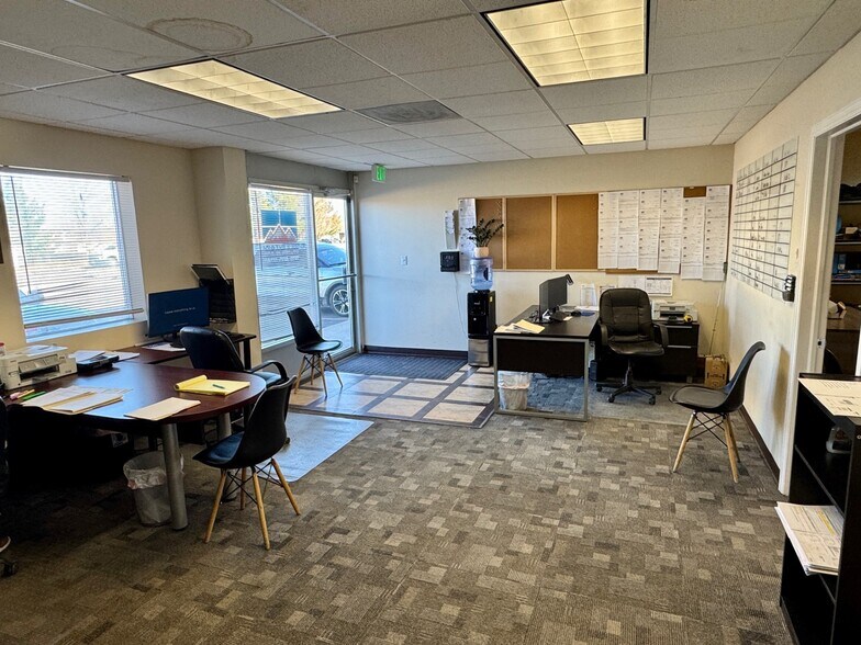 More Photos Of 15350 E Hinsdale Cir, Centennial Light Distribution For Lease