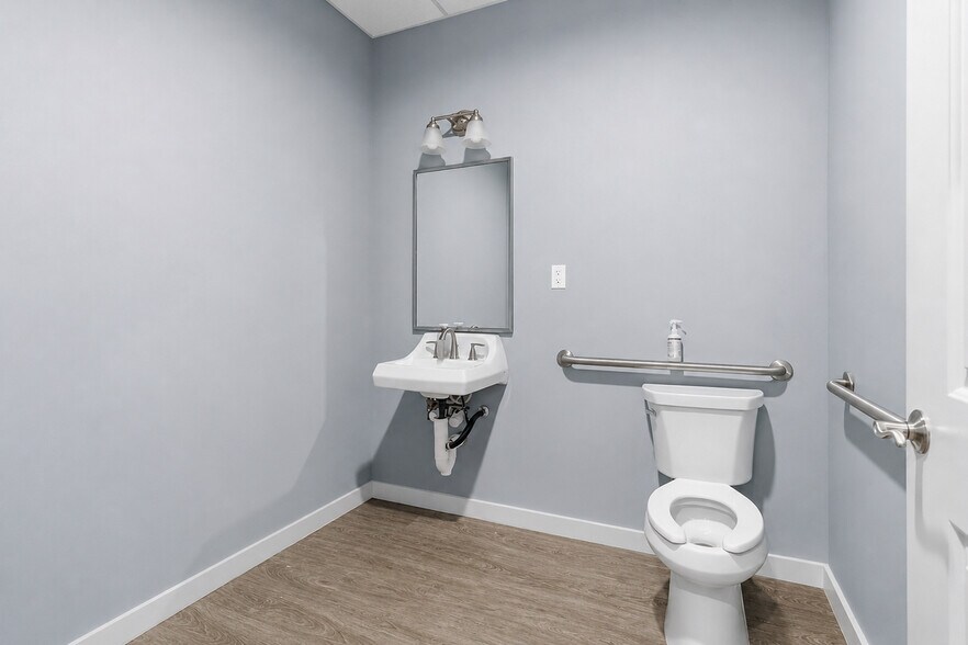 More Photos Of 4714 Shavano Oak, San Antonio Light Distribution For Lease