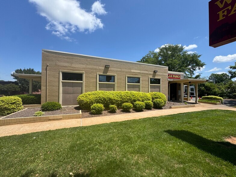 More Photos Of 330 W Main St, Forest City Bank For Lease