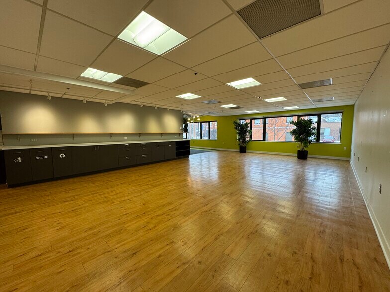 More Photos Of 206 S 5th Ave, Ann Arbor Office For Lease