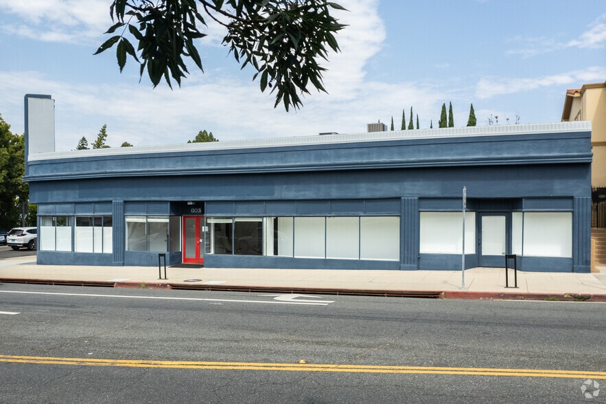 More Photos Of 13031 Montana Ave, Los Angeles Freestanding For Lease