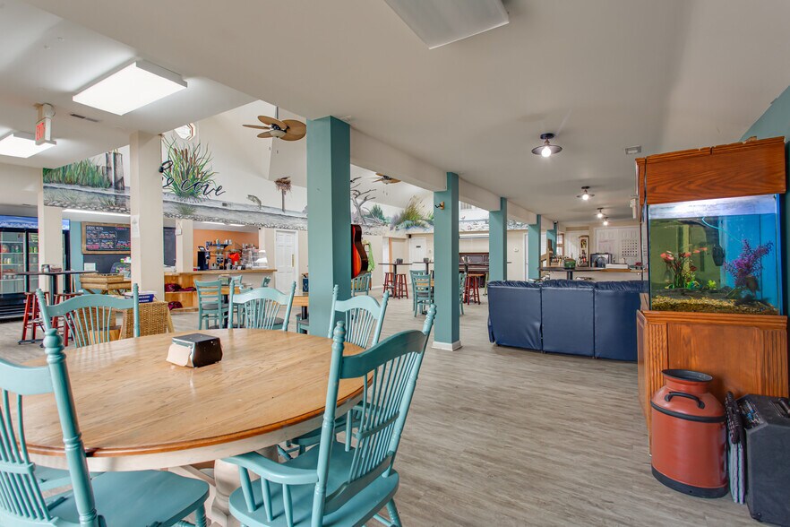 More Photos Of 12133 Neale Sound Dr, Cobb Island Restaurant For Sale