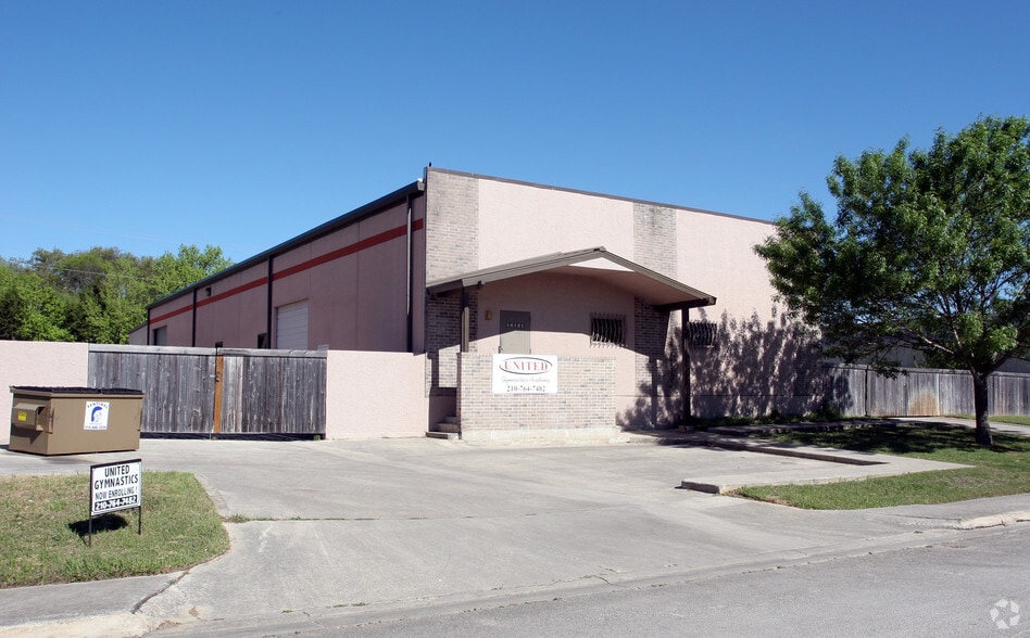 More Photos Of 16131 College Oak Dr, San Antonio Warehouse For Lease